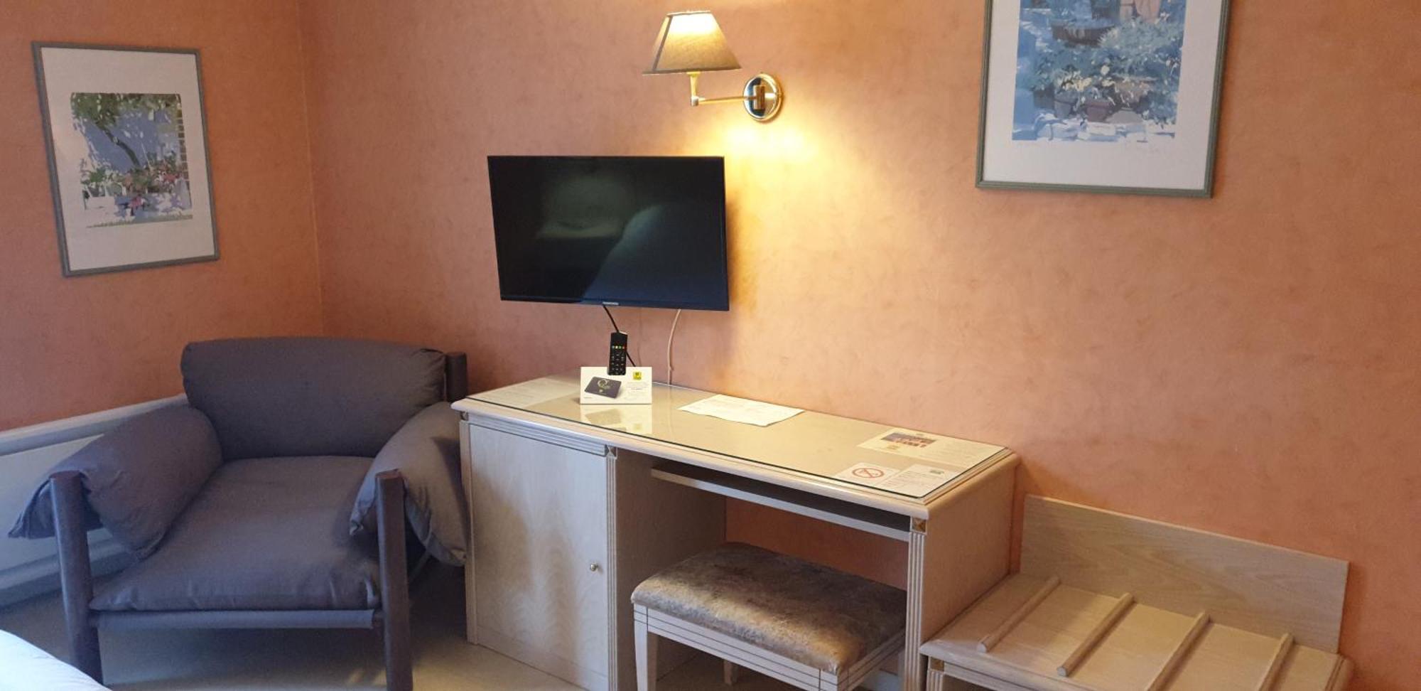 Logis L'Auberge Bourbonnaise Saint-Yorre Экстерьер фото