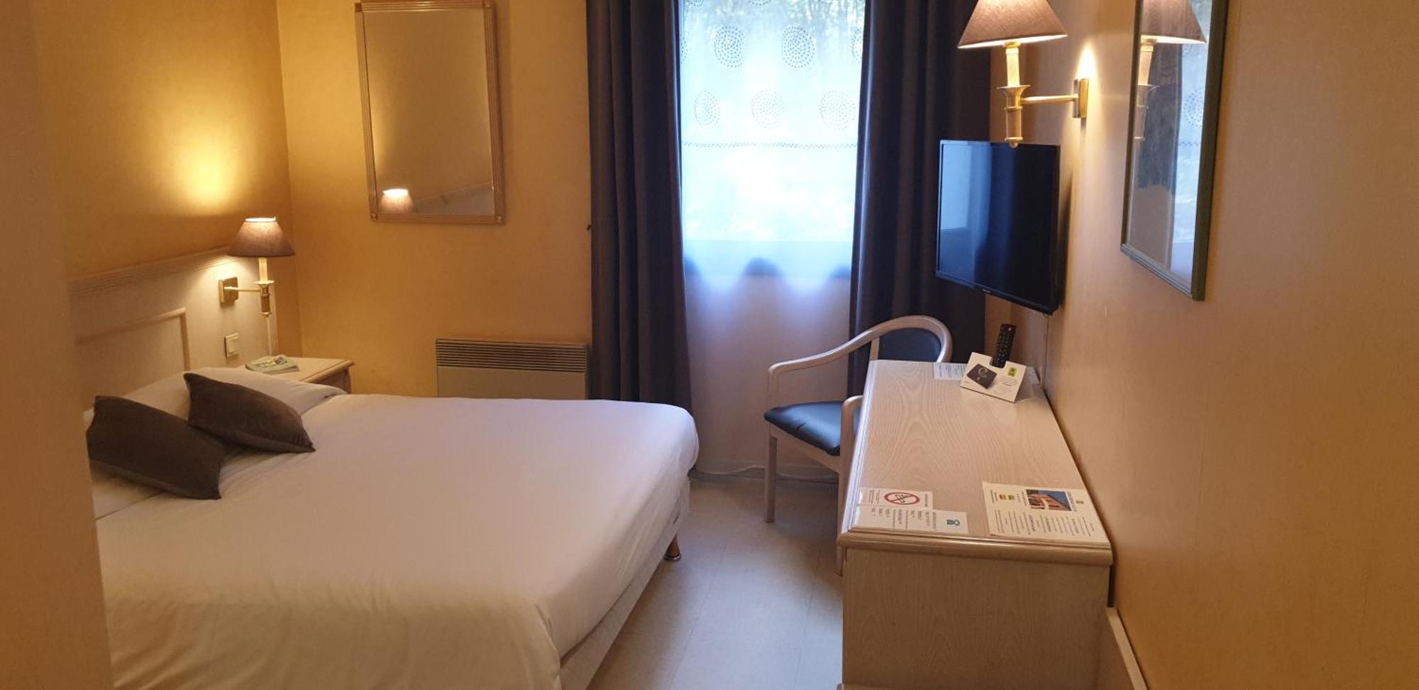 Logis L'Auberge Bourbonnaise Saint-Yorre Экстерьер фото