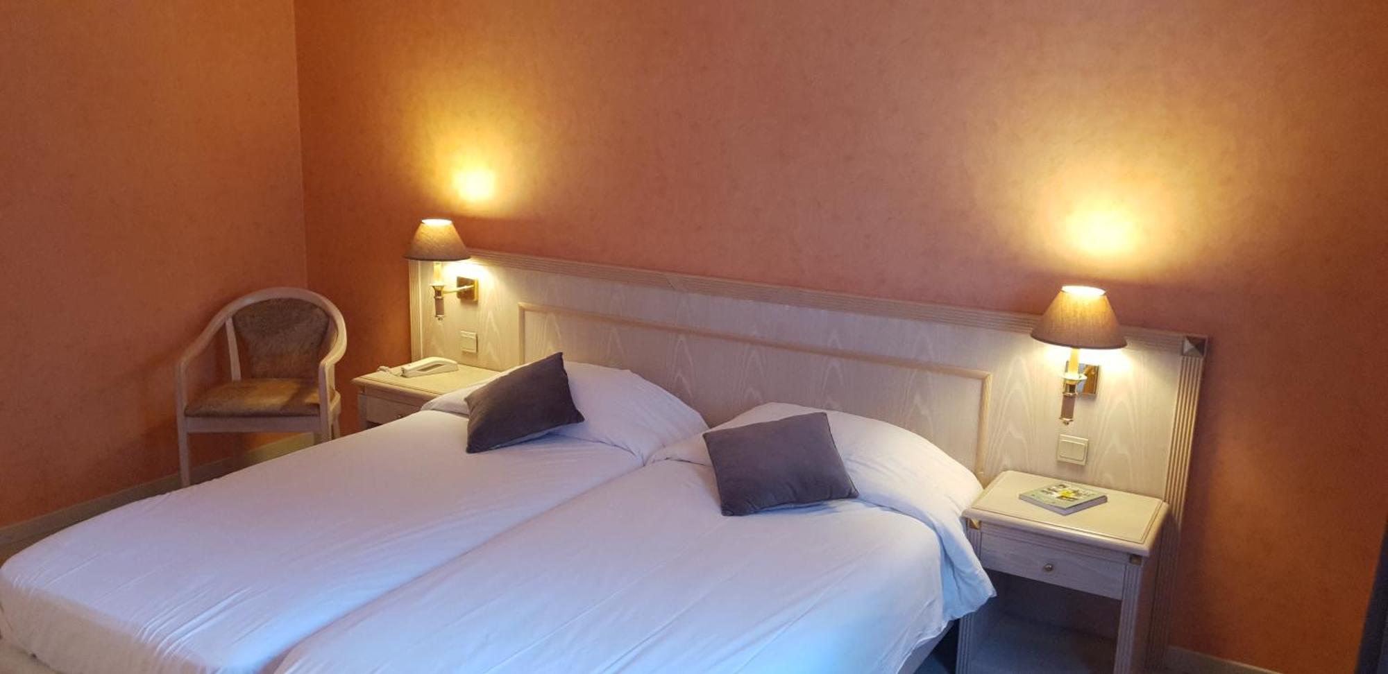 Logis L'Auberge Bourbonnaise Saint-Yorre Экстерьер фото