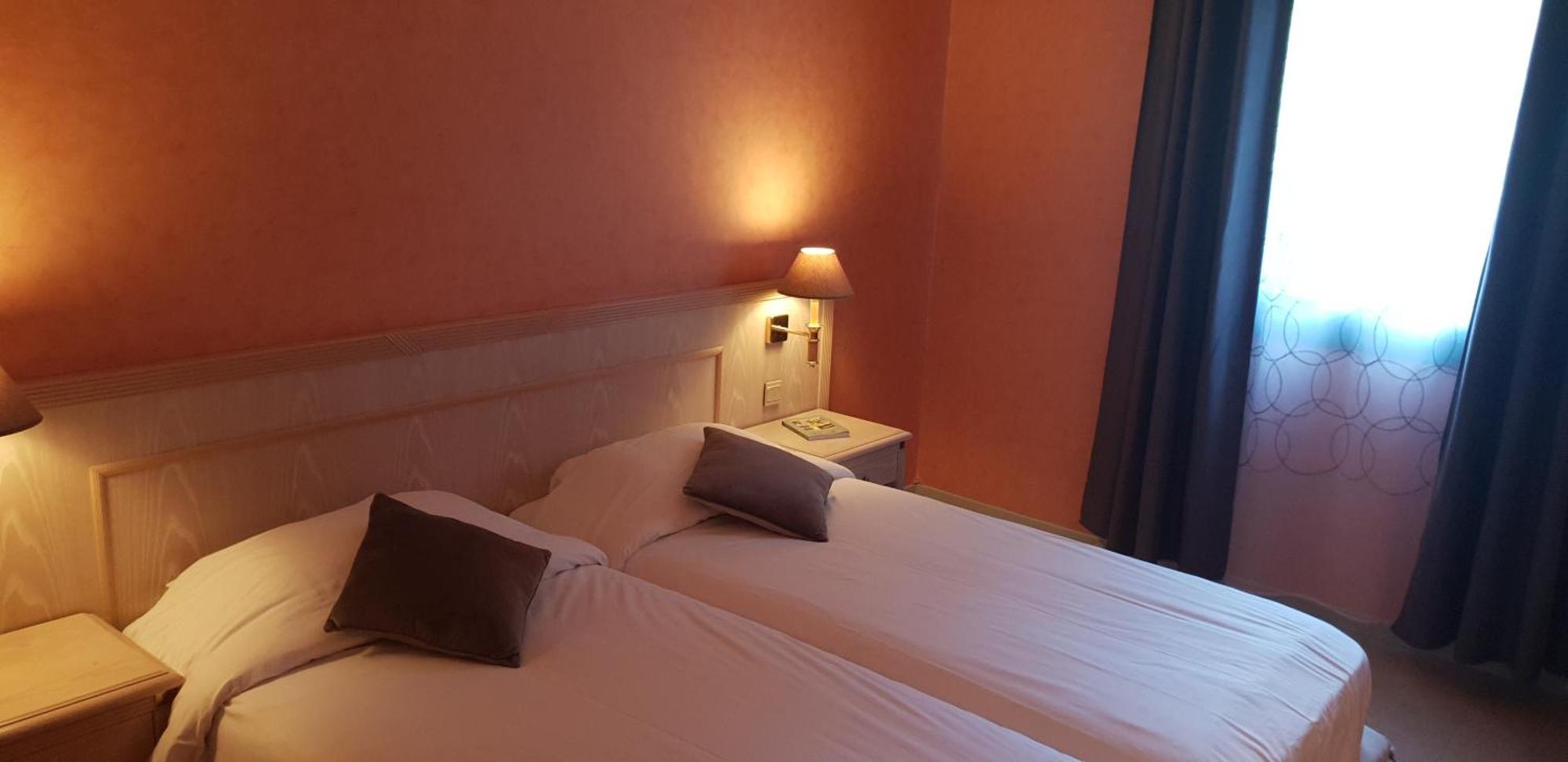 Logis L'Auberge Bourbonnaise Saint-Yorre Экстерьер фото