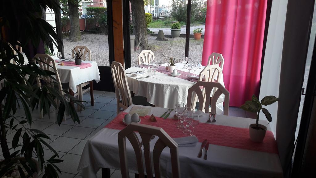 Logis L'Auberge Bourbonnaise Saint-Yorre Экстерьер фото
