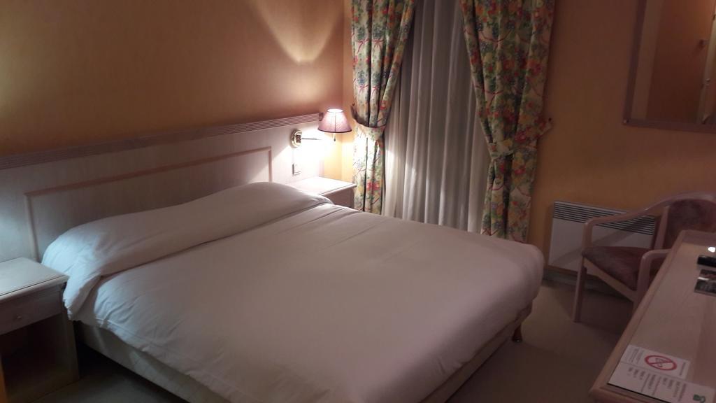 Logis L'Auberge Bourbonnaise Saint-Yorre Экстерьер фото