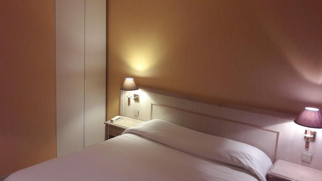 Logis L'Auberge Bourbonnaise Saint-Yorre Экстерьер фото
