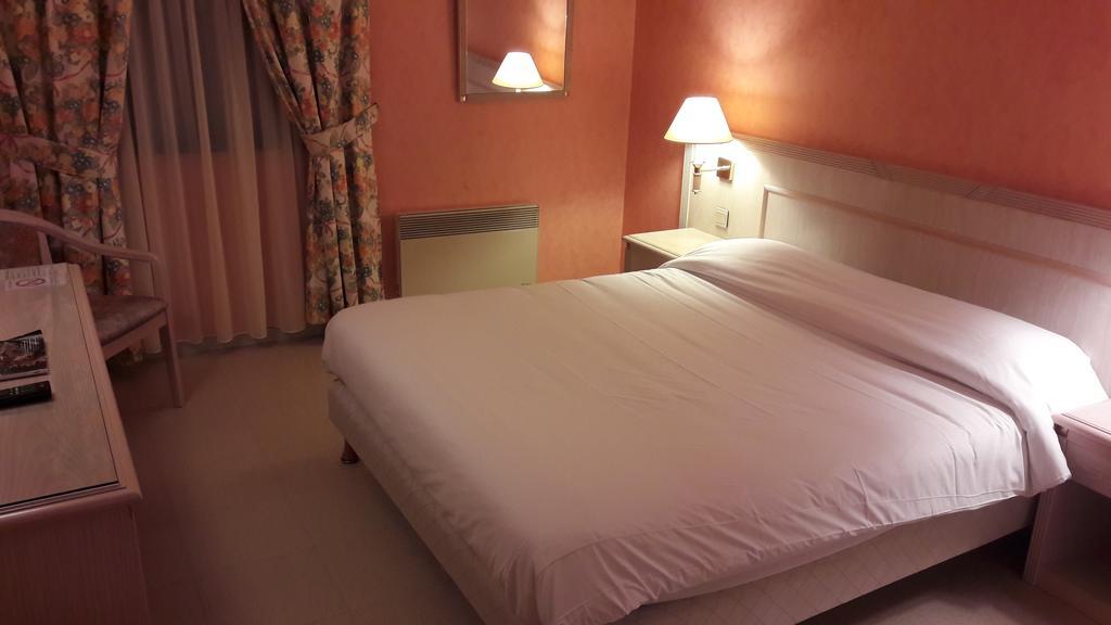 Logis L'Auberge Bourbonnaise Saint-Yorre Экстерьер фото