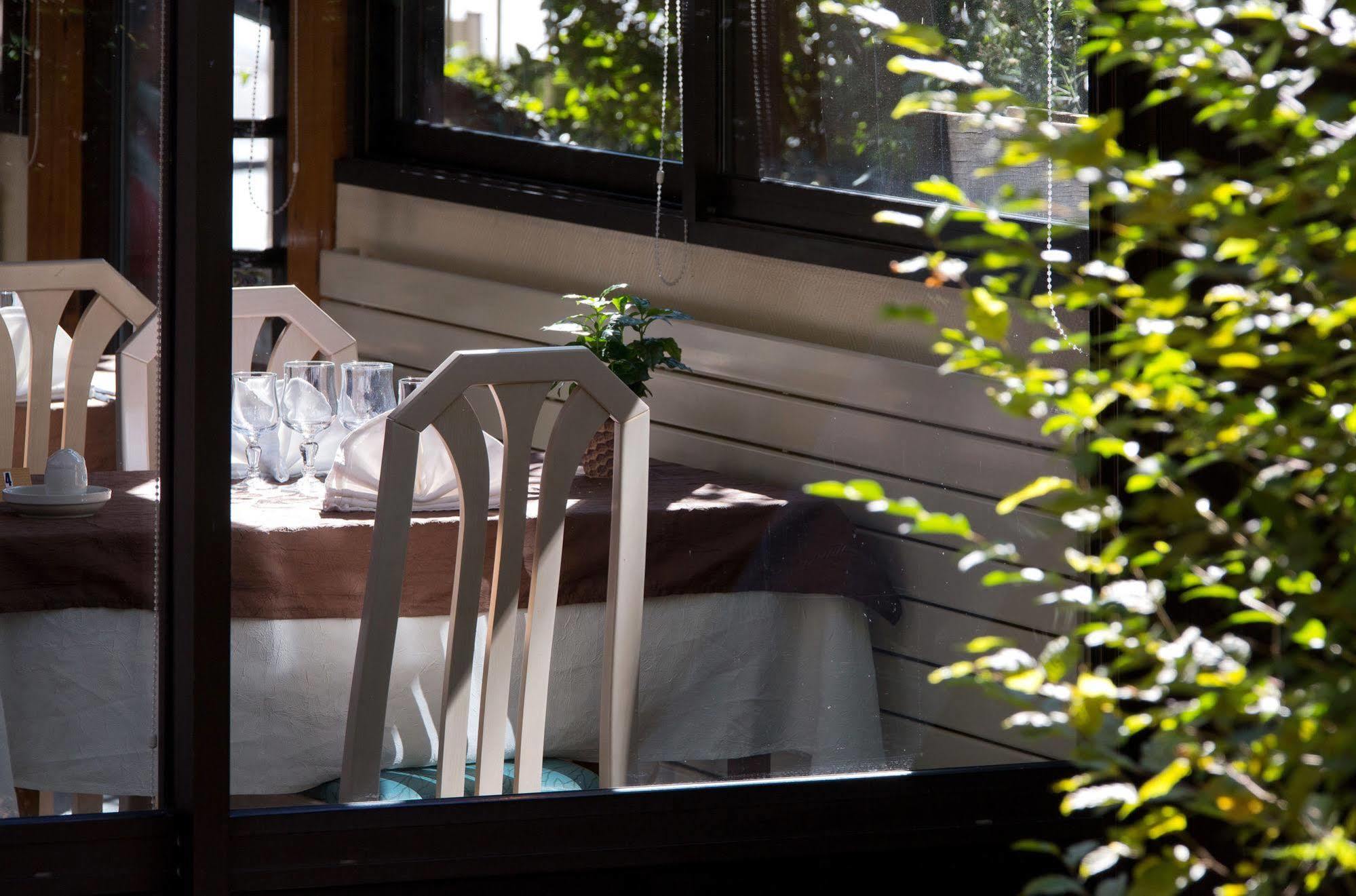 Logis L'Auberge Bourbonnaise Saint-Yorre Экстерьер фото