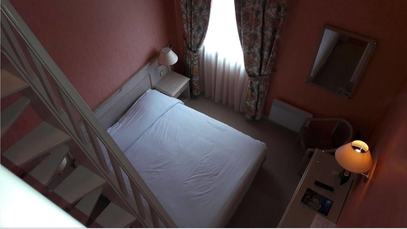 Logis L'Auberge Bourbonnaise Saint-Yorre Экстерьер фото